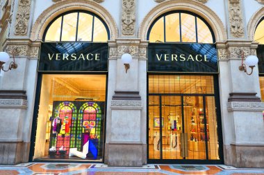 Milano Galleria Vittorio Emanuele Ii Versace mağaza.