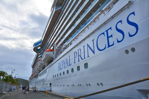 Barco Royal Princess atracado en el puerto de Charlotte Amalie en Saint Thomas . — Foto de Stock