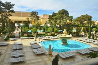  Bellagio Hotel & Casino'da havuzlar ve bahçe.