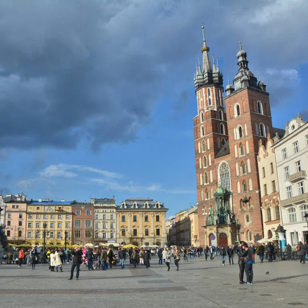 Tourists visit Krakow main square 'rynek' in old town. — Stock Photo, Image