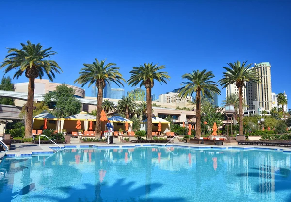 Las Vegas Mgm Grand otelde açık yüzme havuzu. — Stok fotoğraf