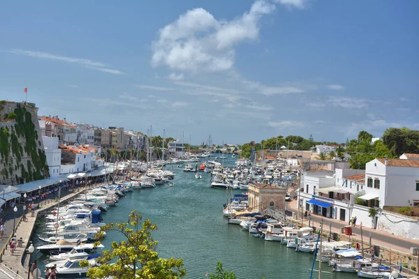 Menorca adasında Ciutadella Deniz limanı. — Stok fotoğraf