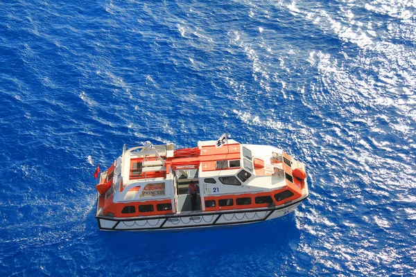 海の輸送パッサンガーの上陸で皇太子妃船の救命ボート. — ストック写真