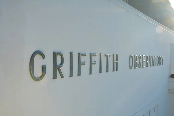 Nom de l'Observatoire Griffith sur le bâtiment . — Photo