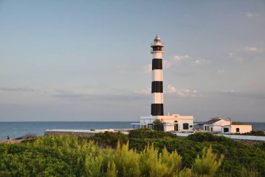 İspanya 'daki Menorca adasında deniz feneri kaptanı d' Artrutx.