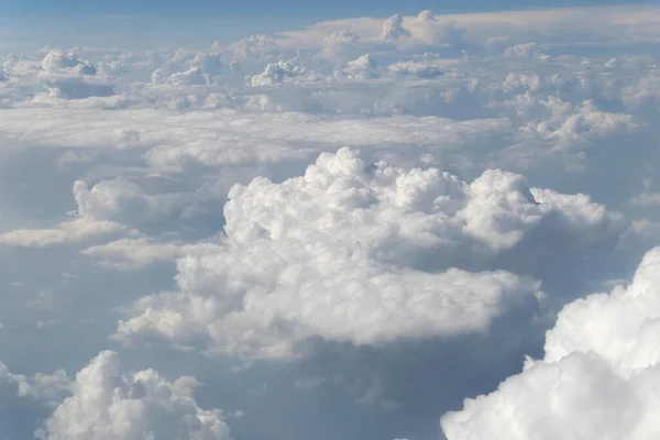 Gökyüzü Bulutların Üstünde Uçak Görüntüsü — Stok fotoğraf