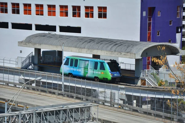 Miami Usa March 2017 Metromover Vlak Nádraží Centru Miami Metromover — Stock fotografie