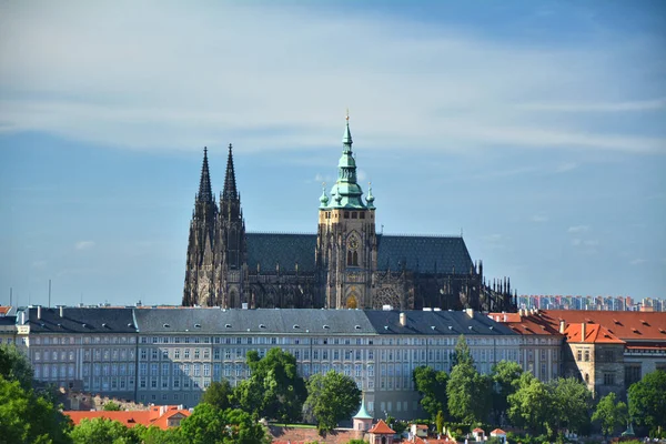 チェコ共和国プラハのフラドカーナ城と聖ヴィート大聖堂をご覧ください ヨーロッパの風景のランドマーク — ストック写真