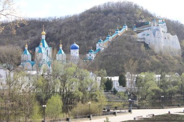 Başkalaşım şehrinin varsayımının manastırı. Ukrayna. Slavianohorsk. Lavra.