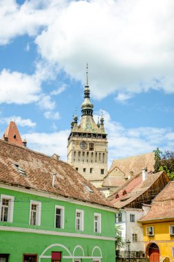 Transilvanya bölge Romanya bu güzel Unesco Dünya Mirası site alt şehirde görünümünden Sighisoara Saat Kulesi