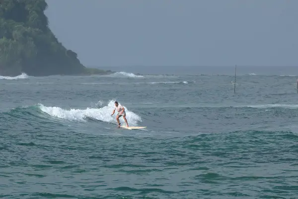 Surfowania Fal Plaży Koggala Sri Lanka Grudzień 2017 — Zdjęcie stockowe
