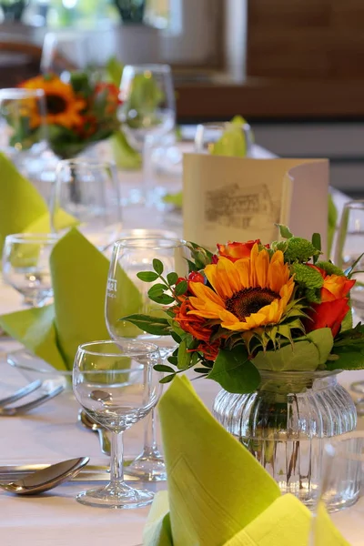 Tafel Gelegd Voor Een Feestelijke Gelegenheid — Stockfoto