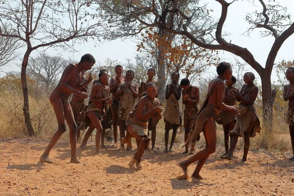 Danza Tradicional Del San Namibia Septiembre 2012 — Foto de Stock