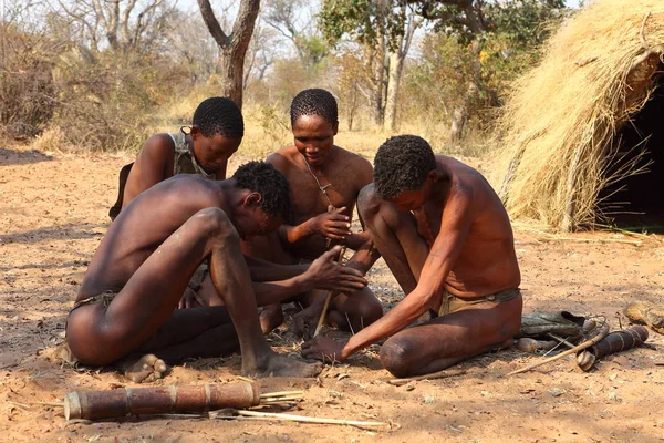 Bushmen Namibia Están Haciendo Fuego — Foto de Stock