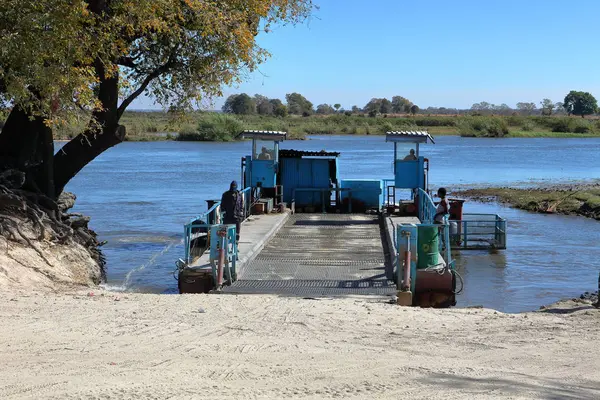 Feri Melintasi Okavango Antara Namibia Dan Botswana Sepember 2012 — Stok Foto