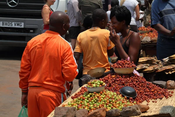 Άνθρωποι Του Streetmarket Του Namitete Στο Μαλάουι Σεπτέμβριος 2012 — Φωτογραφία Αρχείου
