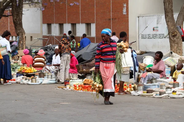 Personas Mercado Africano Bulawayo Zimbabue Septiembre 2012 — Foto de Stock