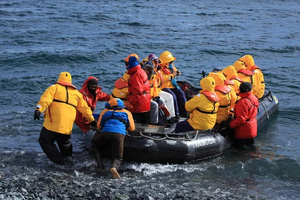 Turisták Egy Csónakban Antarktisz — Stock Fotó