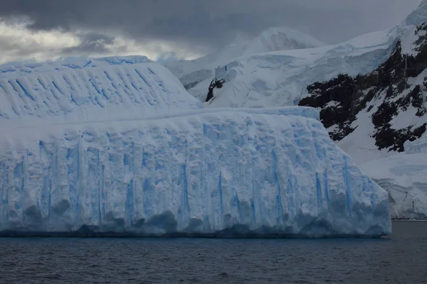 氷と南極大陸の氷河を風景します — ストック写真