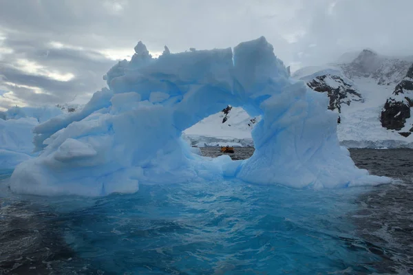 氷と南極大陸の氷河を風景します — ストック写真