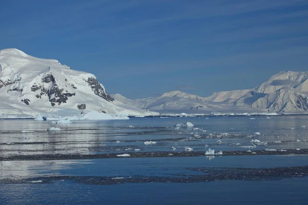 氷と南極大陸の氷河を風景します — ストック写真