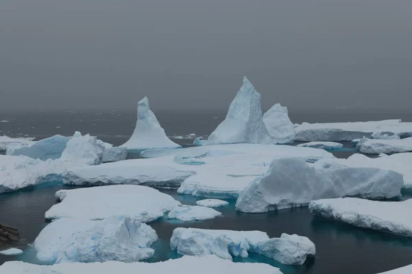 氷と南極大陸の氷河を風景します — ストック写真