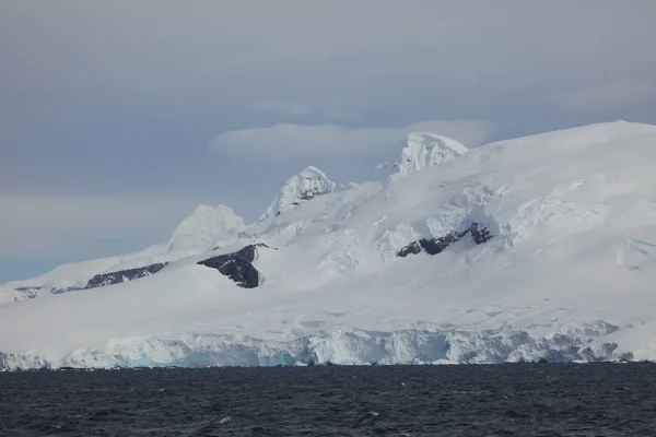 氷と南極大陸の氷河を風景します — ストック写真