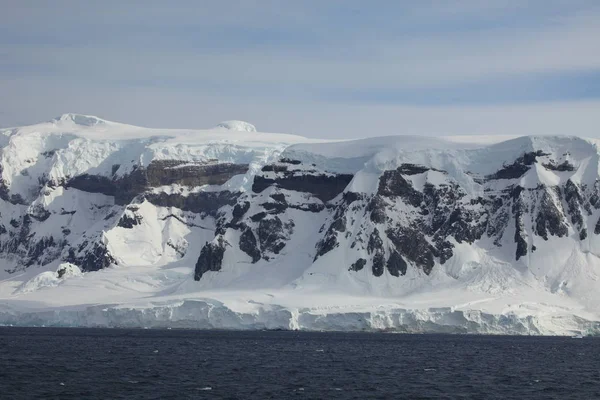 氷と南極大陸の氷河を風景します — ストック写真