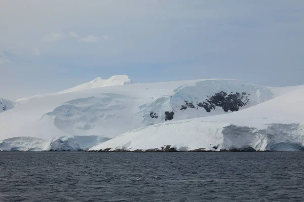 氷と南極大陸の氷河を風景します — ストック写真