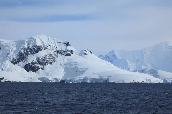 氷と南極大陸の氷河を風景します — ストック写真