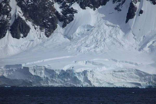 氷と南極大陸の氷河を風景します — ストック写真