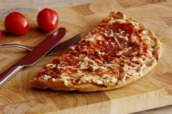 Замороженная Пицца Доске — стоковое фото