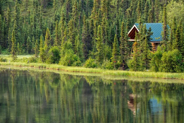 Lonely Log Cabin Lake Canada — Stock Photo, Image