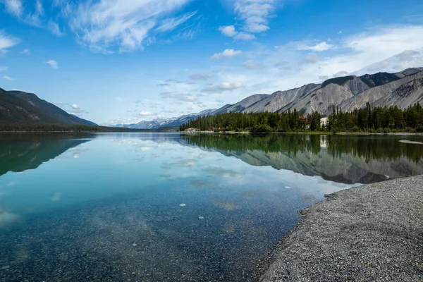 Reflexões Lago Muncho Canadá — Fotografia de Stock