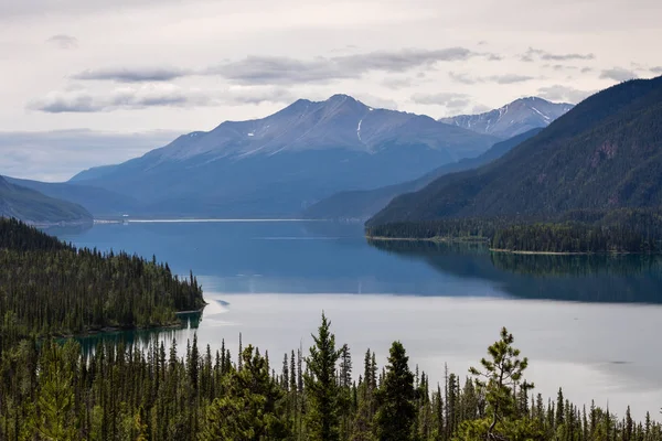 Landskap Lake Muncho Kanada — Stockfoto