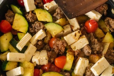 kızartma et ve sebze tava