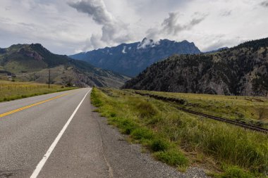 Kanada'da Gökkuşağı Dağı Manzara