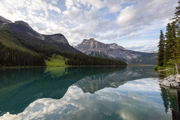 Lago Esmeralda Del Parque Nacional Yoho Canadá — Foto de Stock