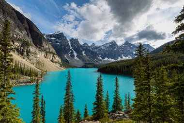 Kanada Alberta Banff Milli Parkı'nda Moraine Gölü