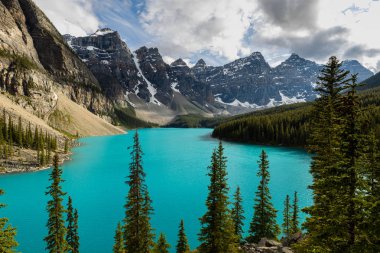 Kanada Alberta Banff Milli Parkı'nda Moraine Gölü