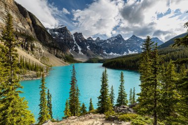 Kanada Alberta Banff Milli Parkı'nda Moraine Gölü