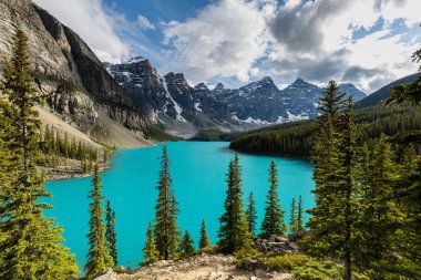 Kanada Alberta Banff Milli Parkı'nda Moraine Gölü