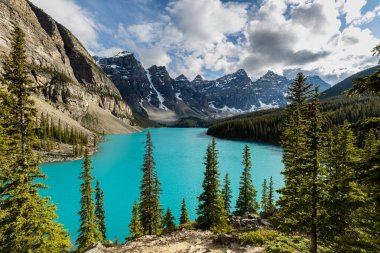 Kanada Alberta Banff Milli Parkı'nda Moraine Gölü