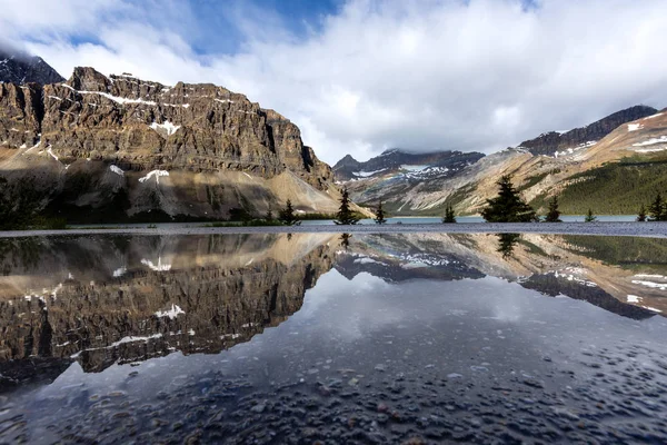Bowlovo Jezero Ledovčském Parkovišti Albertě Kanadě — Stock fotografie