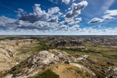 Badland ve Red Deer Nehri Kanyon Alberta Kanada