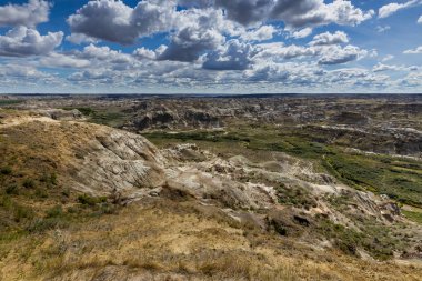 Badland ve Red Deer Nehri Kanyon Alberta Kanada