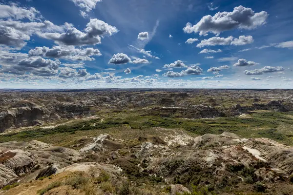 Badland ve Red Deer Nehri Kanyon Alberta Kanada