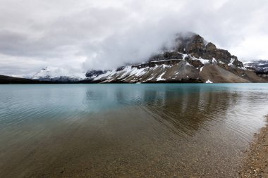 Kanada 'daki Banff Ulusal Parkı Bow Gölü
