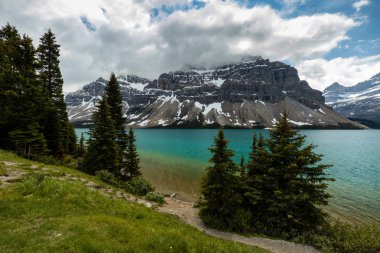 Kanada 'da Bow Gölü Banff Ulusal Parkı' nın Rocky Dağları