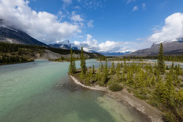 Rio Saskatchewan Cruzando Nas Montanhas Rochosas Canadá — Fotografia de Stock